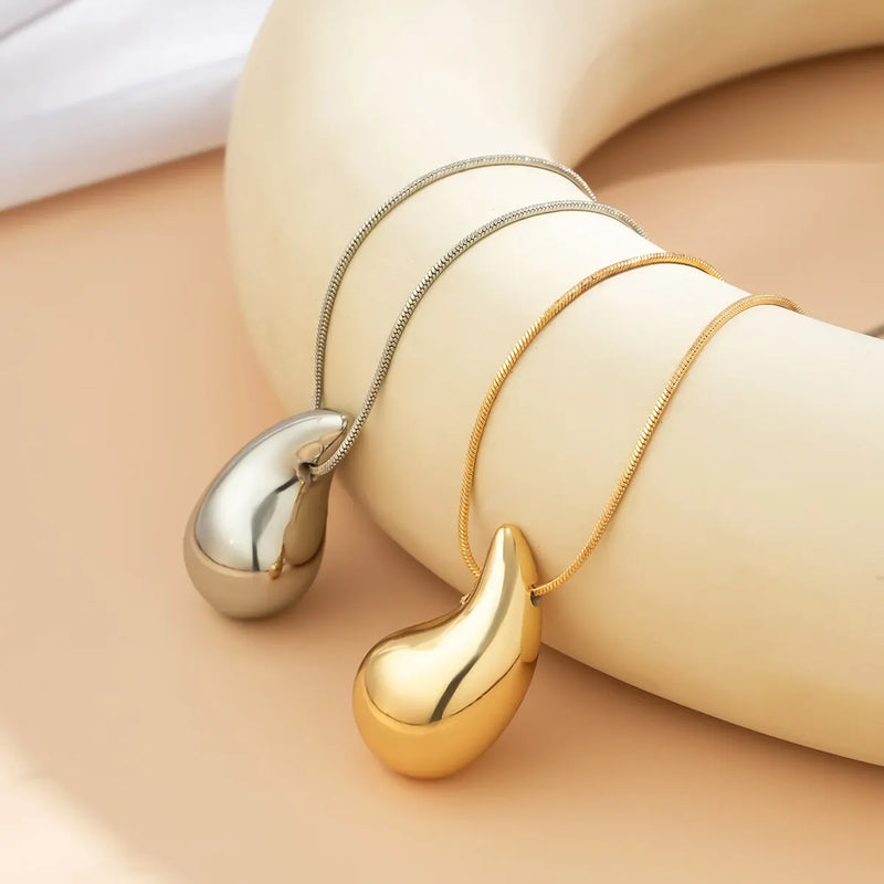 Kit Gota de Classe: Sofisticação e Elegância em Colar e Brincos